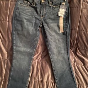 Women’s mid rise curvy skinny jeans